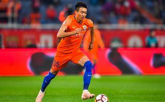 山东鲁能球员照片,赛场英姿跃然纸上”